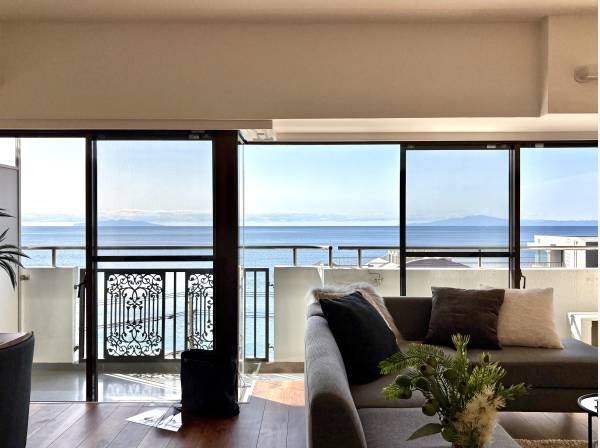 見渡す限りのオーシャンビューをリビングから味わう