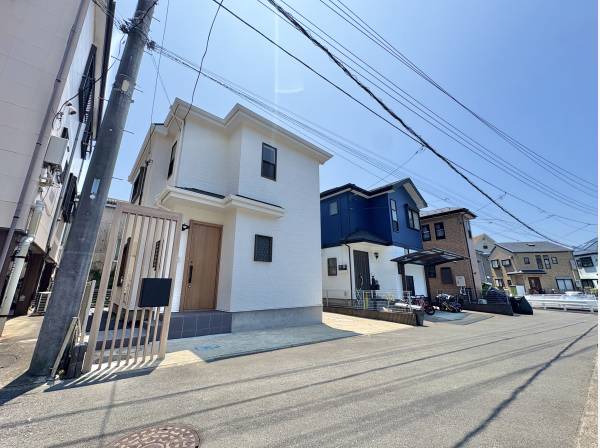 落ち着いた住宅街に佇む、リフォーム済み戸建。