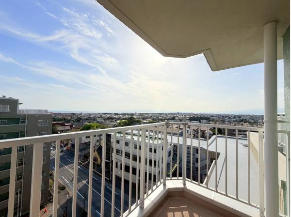 テラスは2ヶ所、バルコニー1ヶ所と角部屋を余すことなく満喫