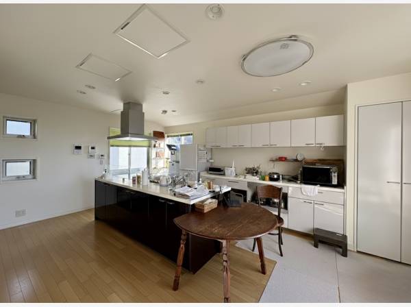 素敵なアイランドキッチンで足元もぽかぽか♪