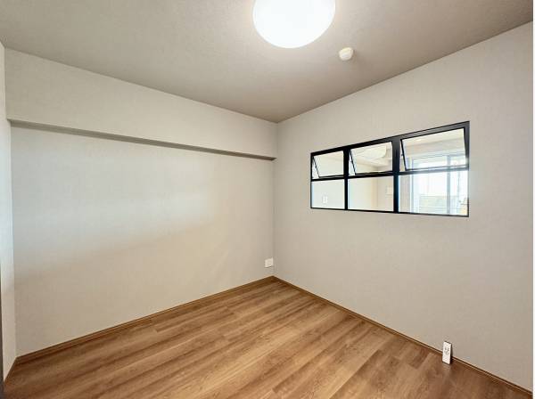 書斎として使える5帖の洋室