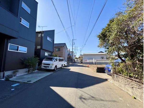 前面道路も広く大きな車でも問題ありません！
