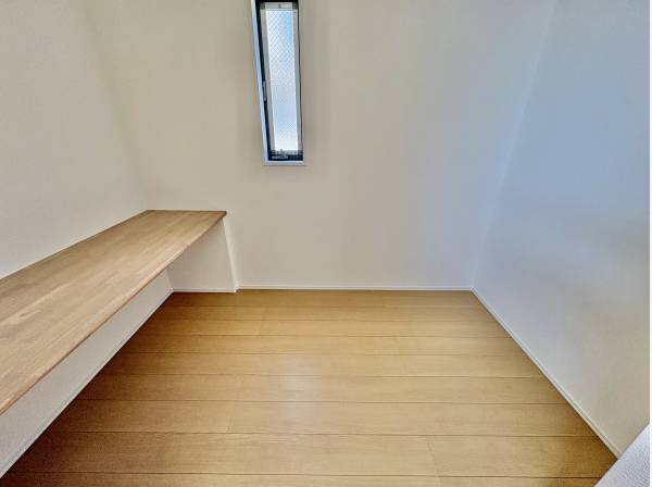 リビングの隣には勉強スペース・ワークスペースがあります！