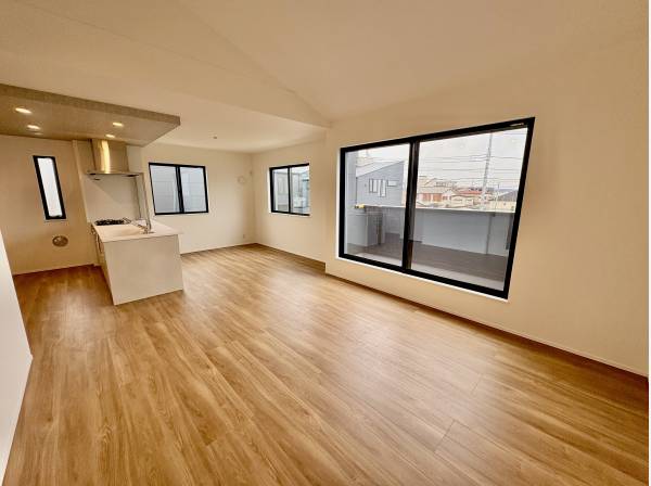 リビングが2階なので、ベランダもありますよ。