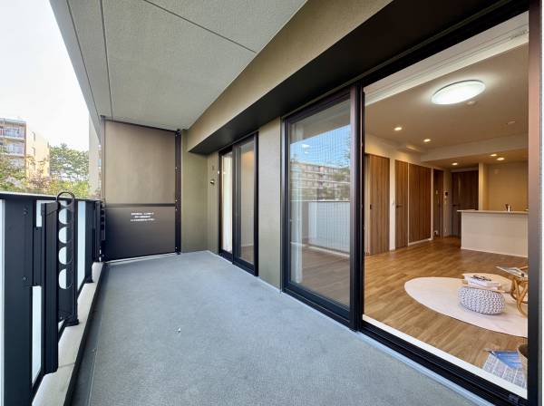 ワイドバルコニーで開放感たっぷり