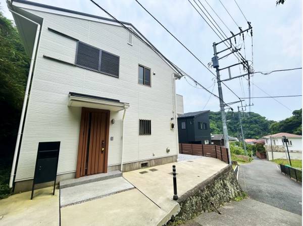 白基調の住宅になります