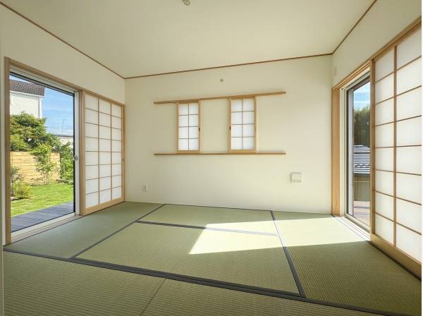 障子からの木洩れ日やイ草の香に癒されてください