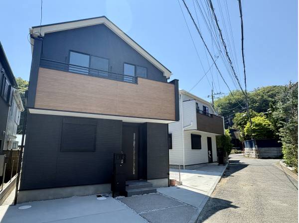 逗子駅徒歩12分、緑豊かな環境です。
