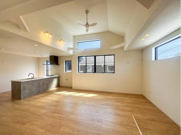 南に広く面した明るく開放感溢れるLDK