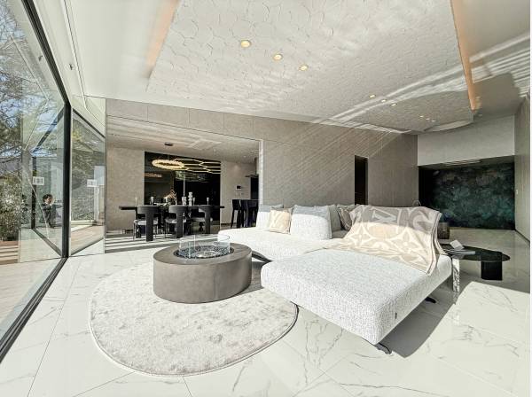 陽当たりの良いＬＤＫは３９.１帖もございます