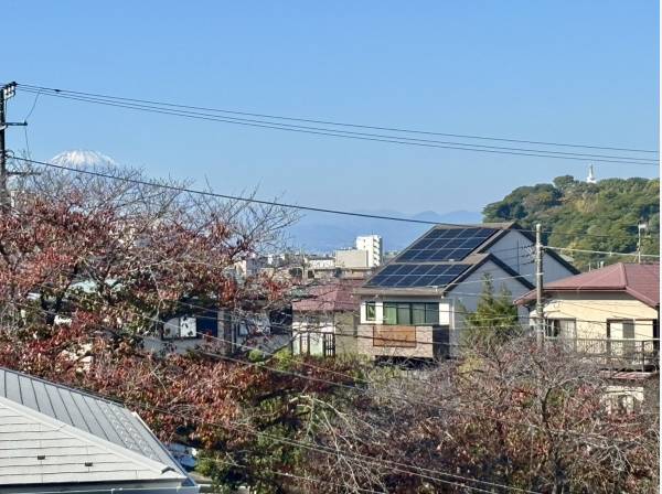 富士山もちらりと顔を覗かせます