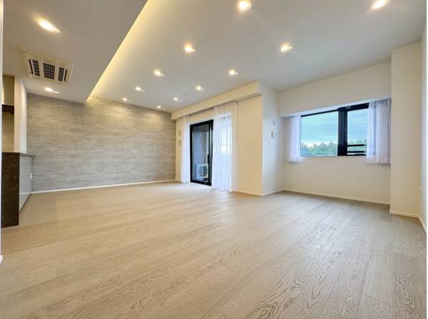 夜は間接照明の明かりがムードある空間を演出してくれそう