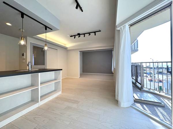 室内は新規リノベーション済みです。