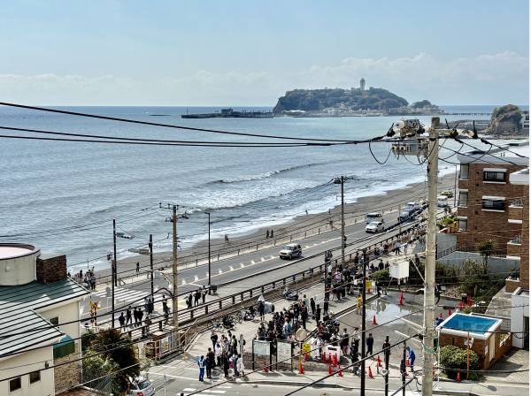 鎌倉高校前には観光客が沢山いますよ！