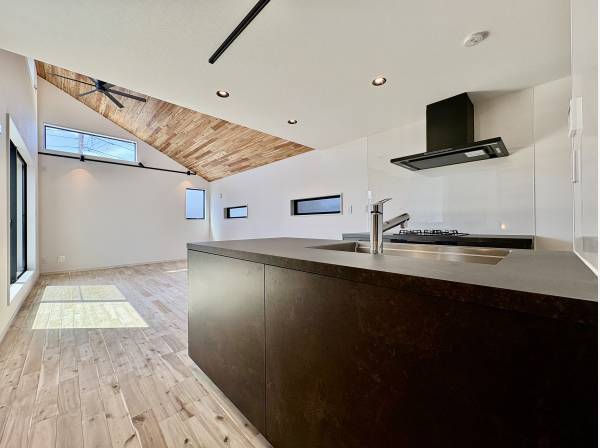 どの角度から見ても、LDKは素敵です。