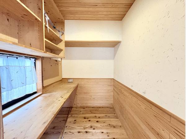 収納性のある書斎スペース