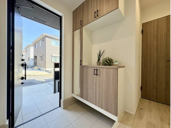 全身鏡付き玄関収納