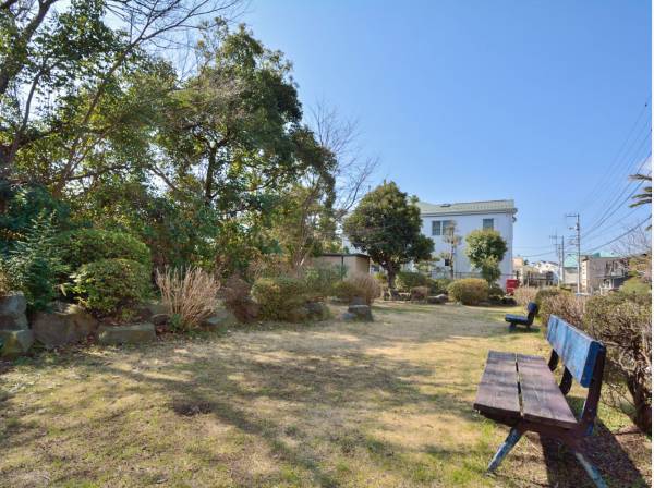 白浜公園まで徒歩5分（約400m）