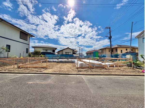 約91坪のゆとりある敷地に建築中