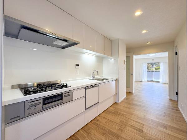 収納たっぷりで使い勝手の良いゆとりあるキッチン