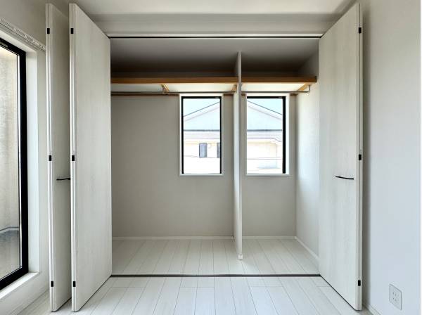 収納も豊富に