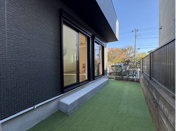 リビングから出入り可能なお庭スペースは、多種多様にご活用いただけます。