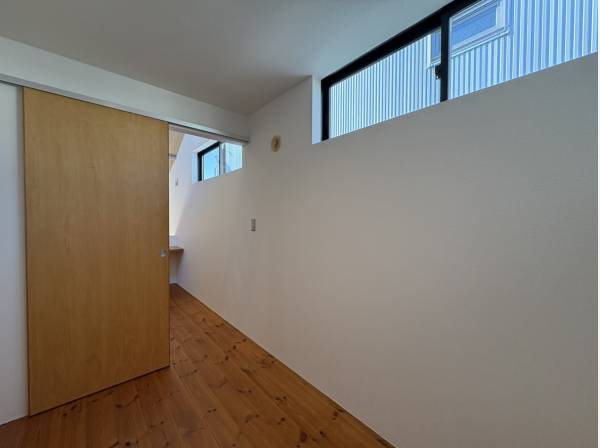 記載は納戸ですが十分明るいです