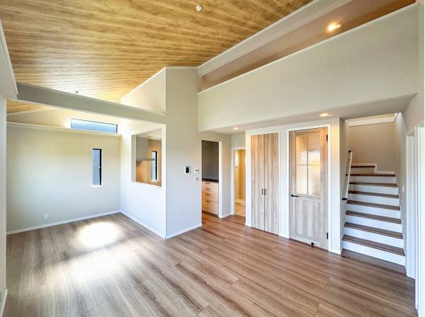 木目の暖かさと抜け感が心地よいLDK