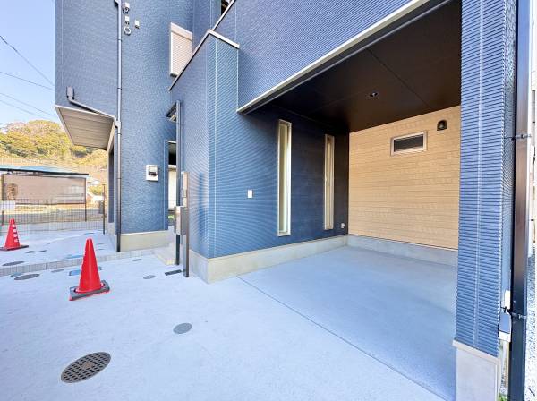 一部ビルトインの車庫