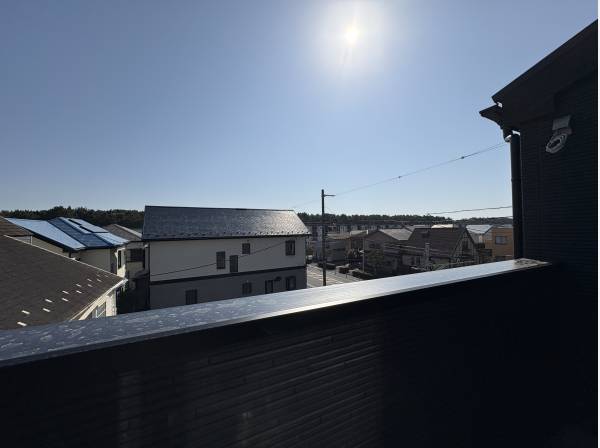 ３階のバルコニーです