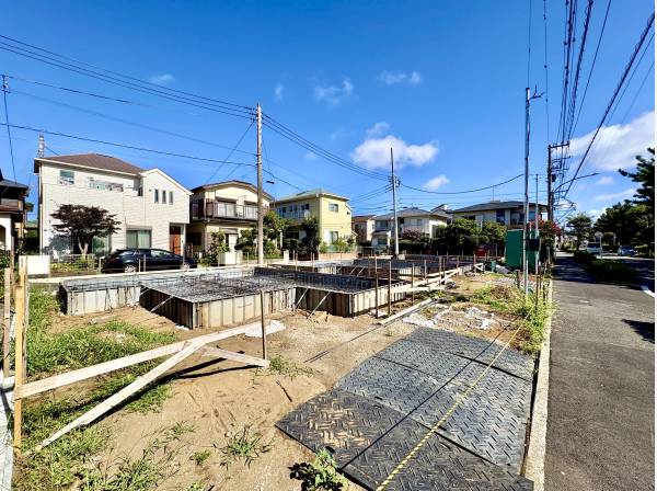 現地は現在建築中です