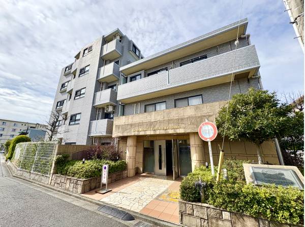 スーパーや教育機関が揃う優れた立地の住宅となります！