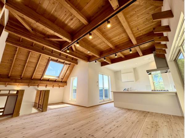 無垢材を使用した木のぬくもり感じるお家！