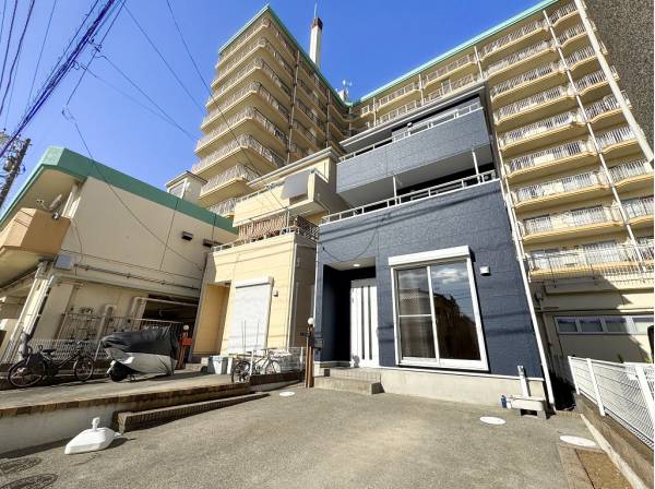 カースペース2台完備！燦燦と陽射しが降り注ぐお住まい