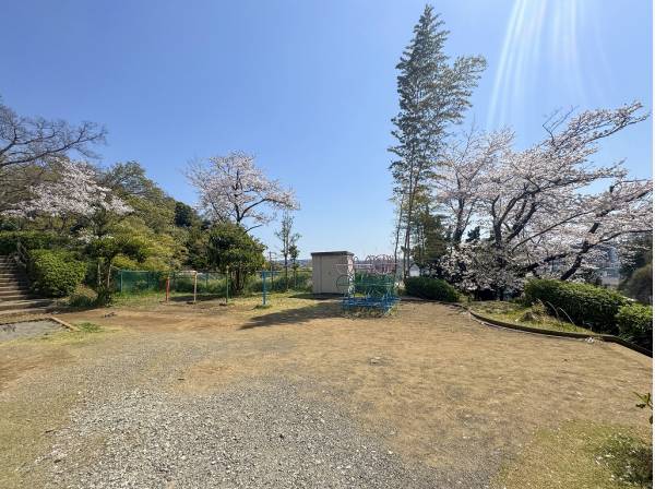 御所ヶ谷公園まで徒歩1分（約60m）