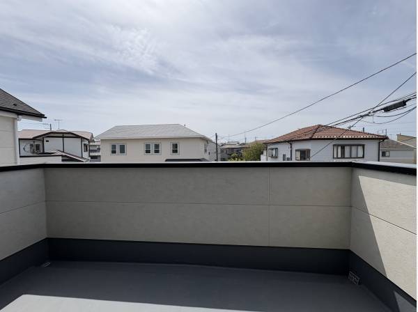広いバルコニーがあり、日当たりも良好です！