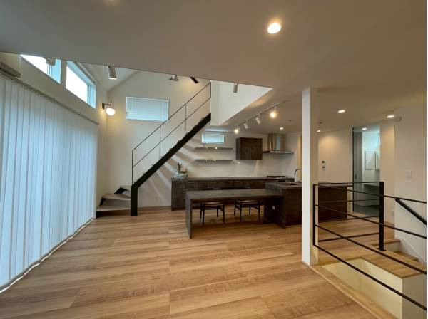 リビングイン階段のおしゃれなデザイナーズハウス