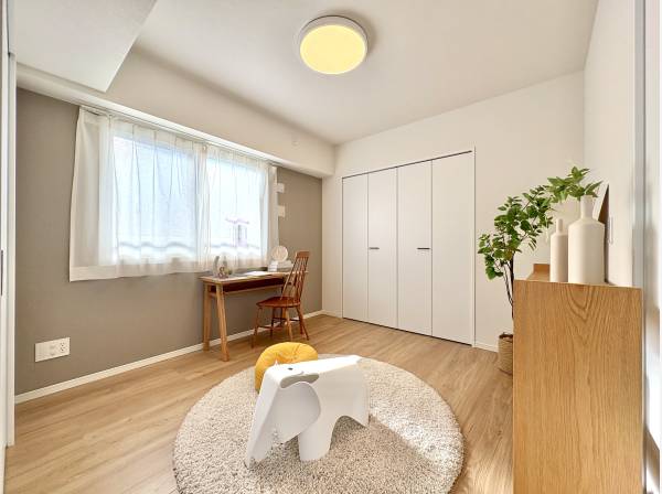 お部屋は4LDKタイプ。リビングから繋がる仕切りも可能な洋室