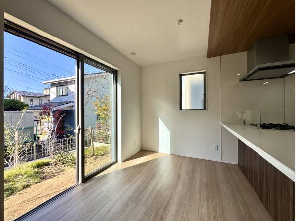 緑を感じるダイニングスペース