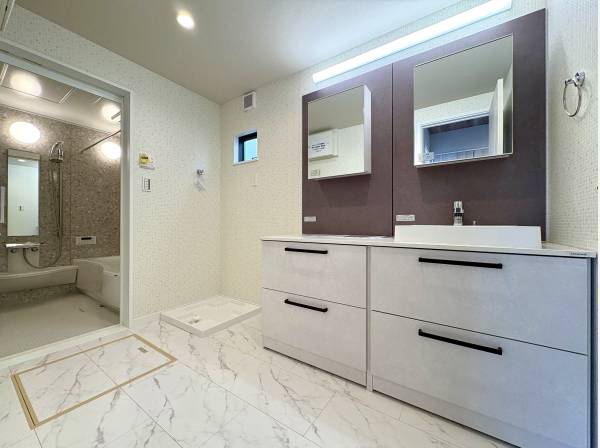 ダブルボウルの洗面化粧台