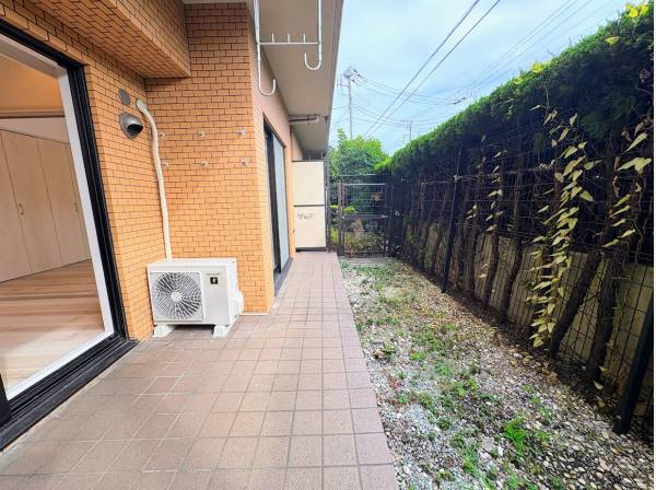 テラス、専用庭がついて広々としています