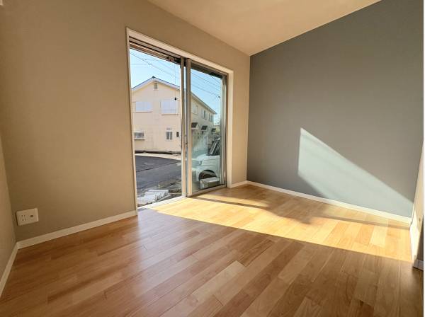 1階の洋室。日当たりも良好です