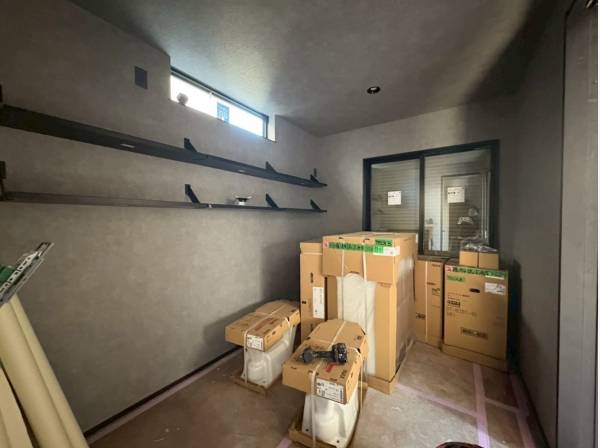 エントランス横には便利なアウトドアルーム！