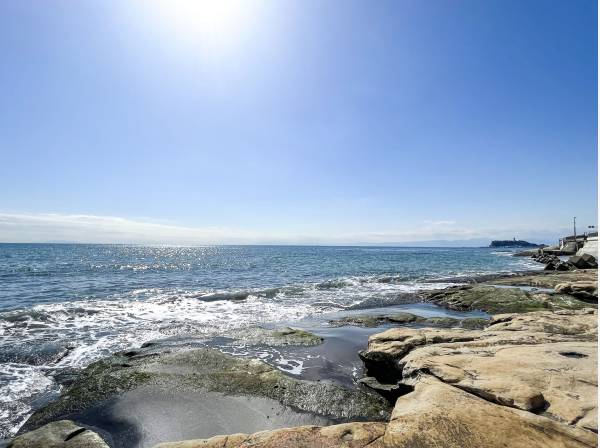 稲村ケ崎海岸まで徒歩5分(約400m)