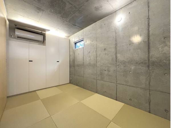 まるでドラマのような半地下のお部屋！もう一部屋ございます！