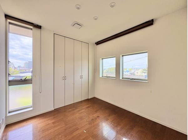 2面採光があることにより、十分な陽光がお部屋の全体に届きます