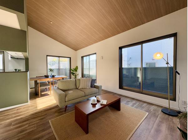 勾配天井を用いたLDKスペースは約18帖となります