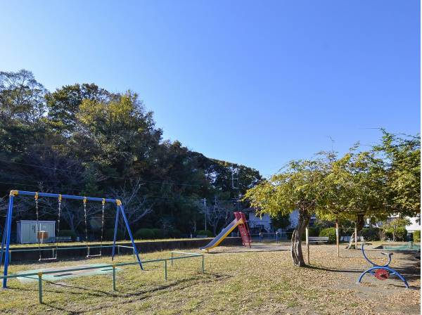 腰越山王下公園まで徒歩3分（約210ｍ）