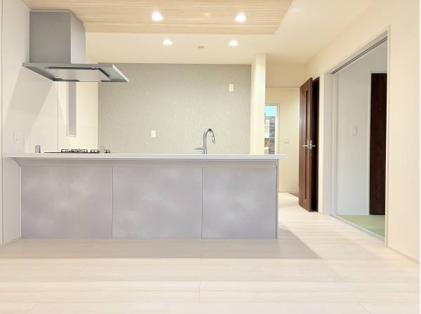 グレー基調のキッチン腰壁