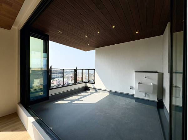 インナーバルコニーのため雨の日でも安心！